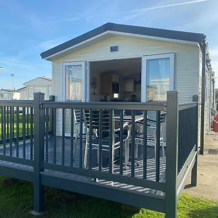 Modern 3 Bedroom Caravan Near The Beach Walton-on-the-Naze Exterior foto