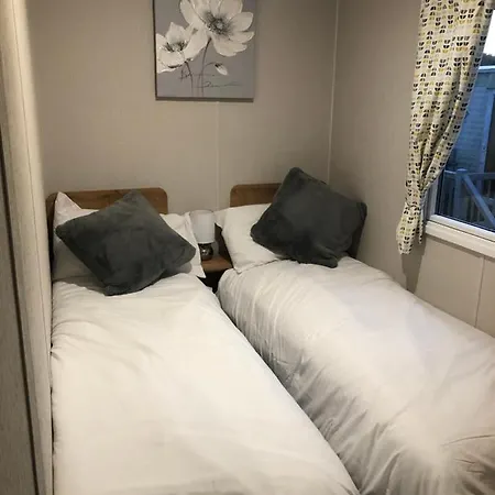 Modern 3 Bedroom Caravan Near The Beach Walton-on-the-Naze Exterior foto