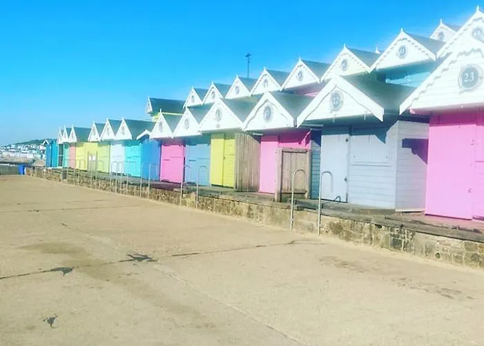 Modern 3 Bedroom Caravan Near The Beach