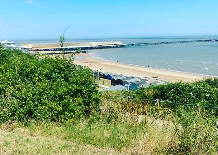 Modern 3 Bedroom Caravan Near The Beach