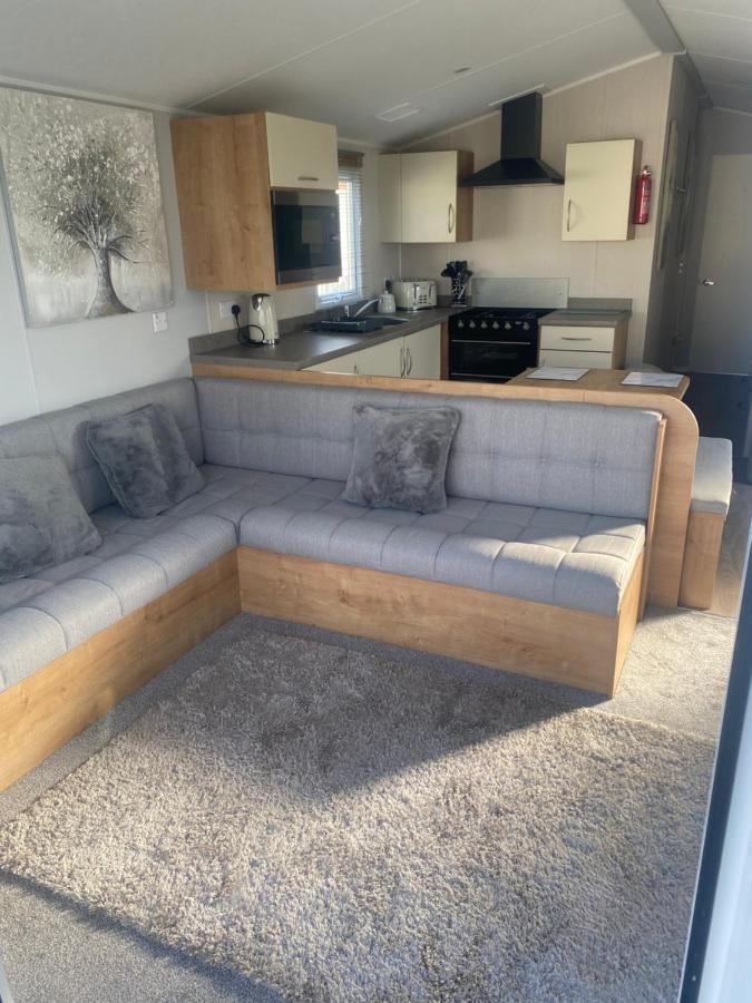 Modern 3 Bedroom Caravan Near The *