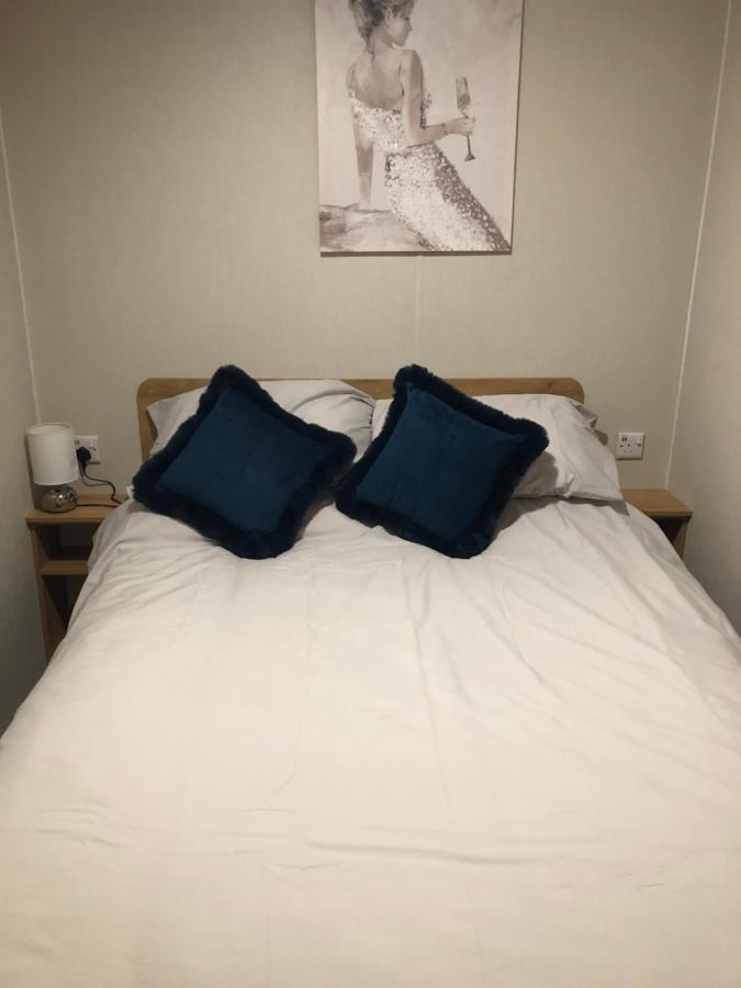 Modern 3 Bedroom Caravan Near The *