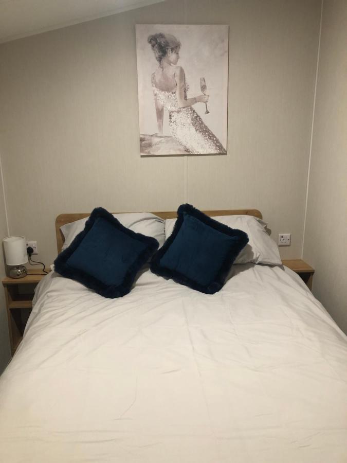 Modern 3 Bedroom Caravan Near The *