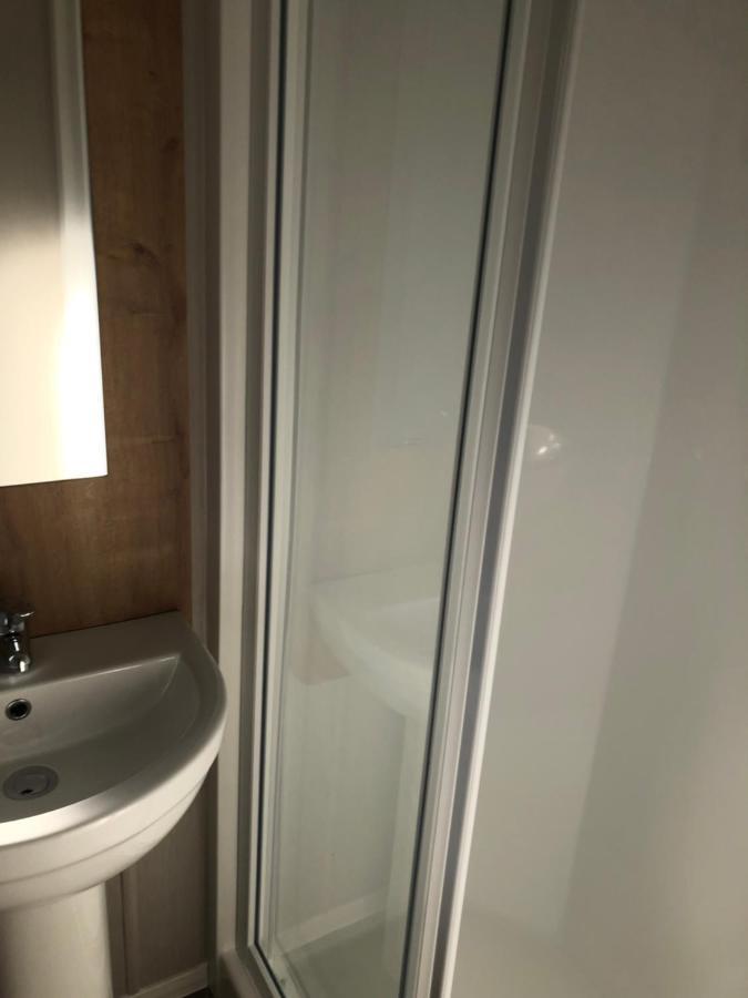 Modern 3 Bedroom Caravan Near The Campsite